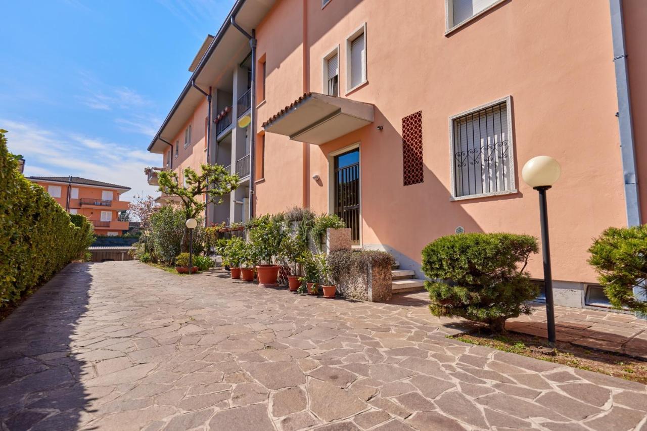 Gionno'S Apartment Torri Del Benaco Exterior foto